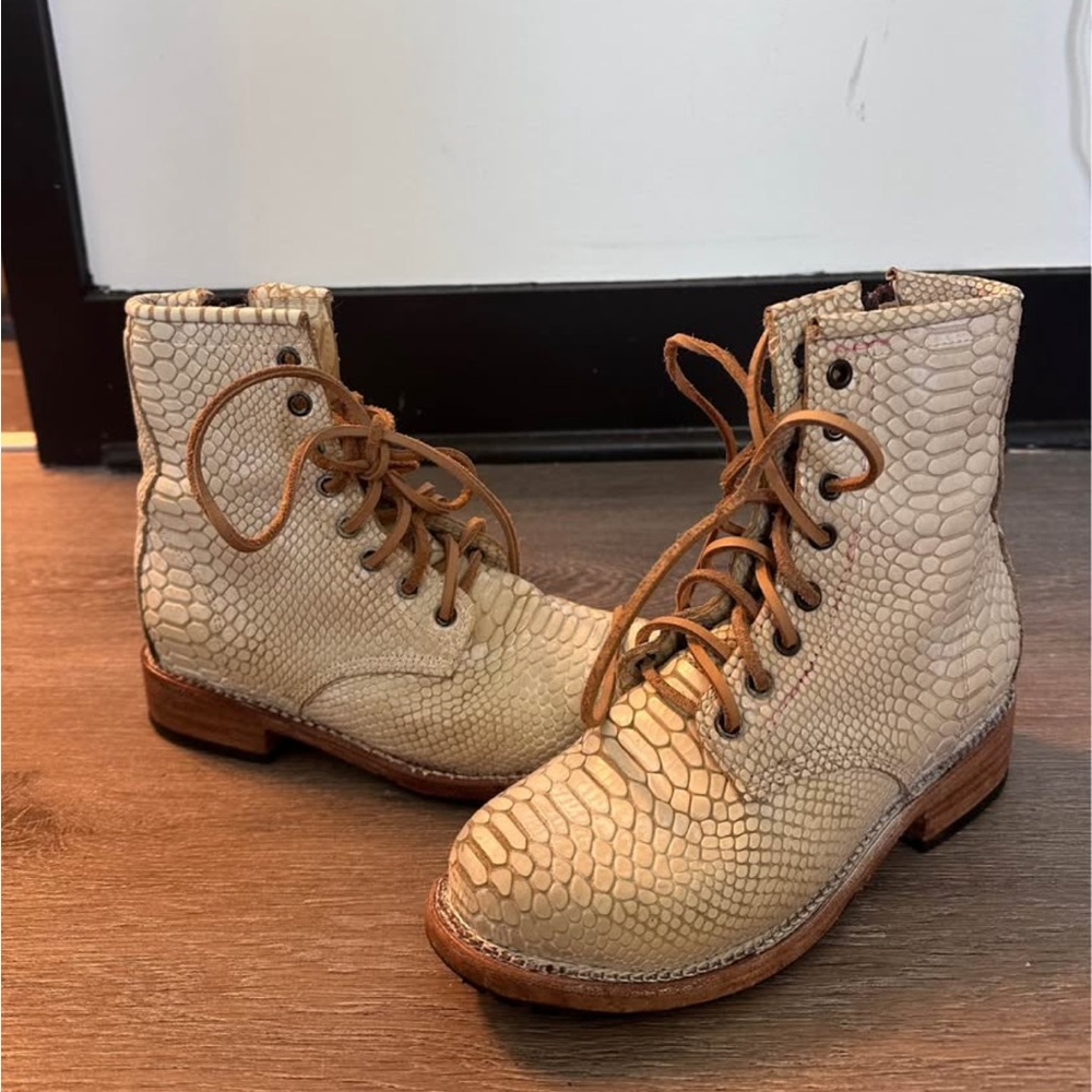 Freebird Manchester boots- white snake. Size 6.
